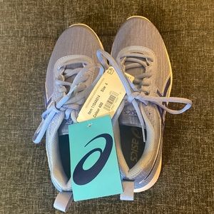 ASICS BRAND NEW NEVER WORN KIDS SHOES